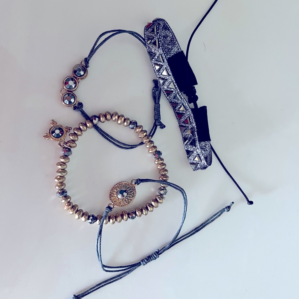Set of 4 bracelets